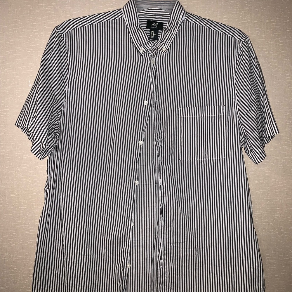 H&M Men’s casual shirt sleeve striped button down